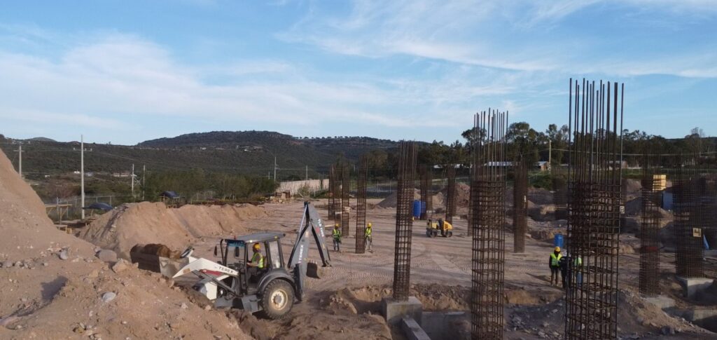 renta retroexcvadora estadio cospiradores